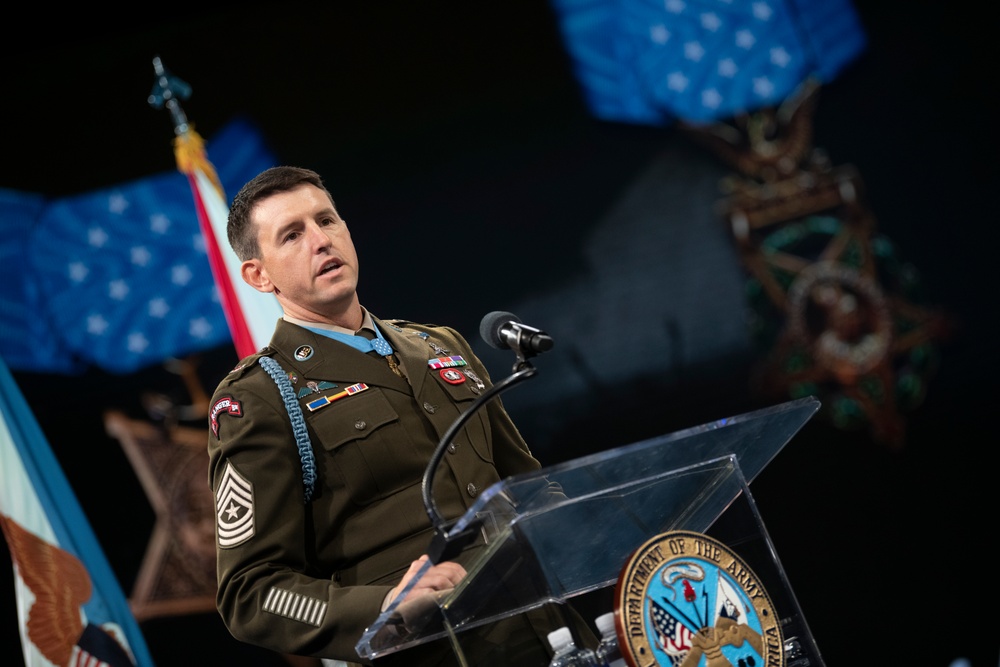 Six Medal of Honor Recipients Inducted into Pentagon Hall of Heroes