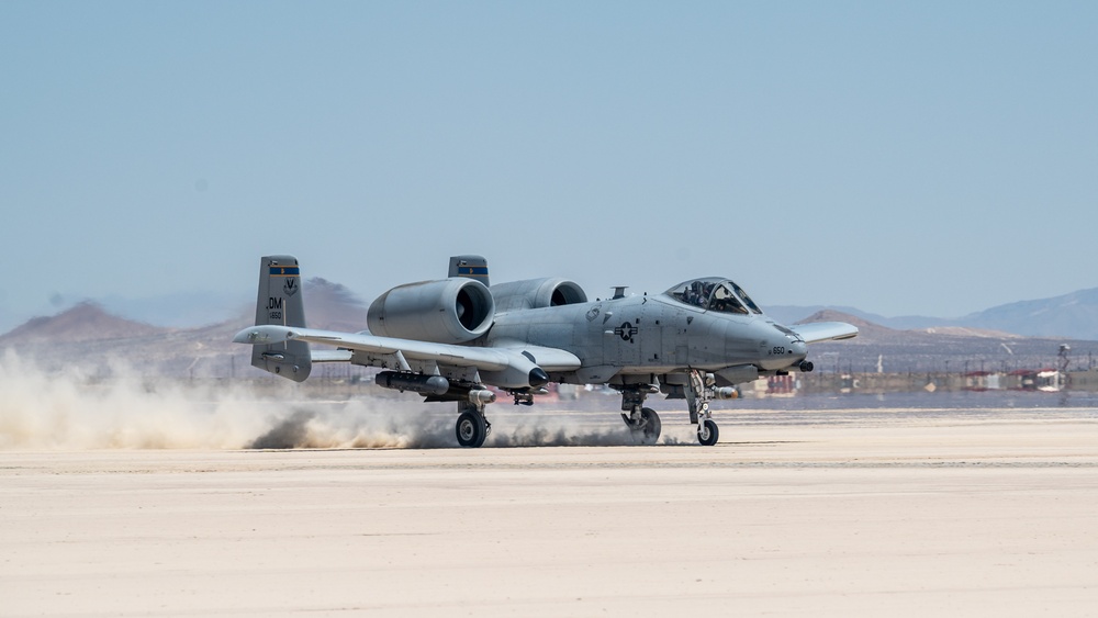 A-10 Thunderbolt IIs conduct ACE training on Rogers Dry Lake Bed