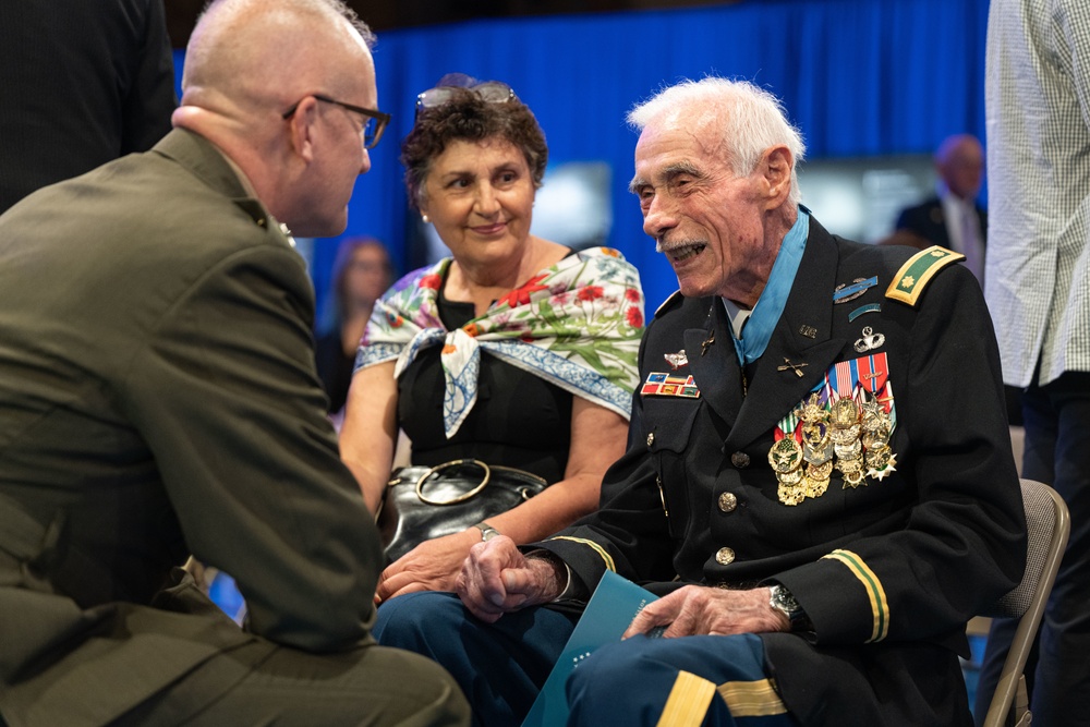 Six Medal of Honor Recipients Inducted into Pentagon Hall of Heroes