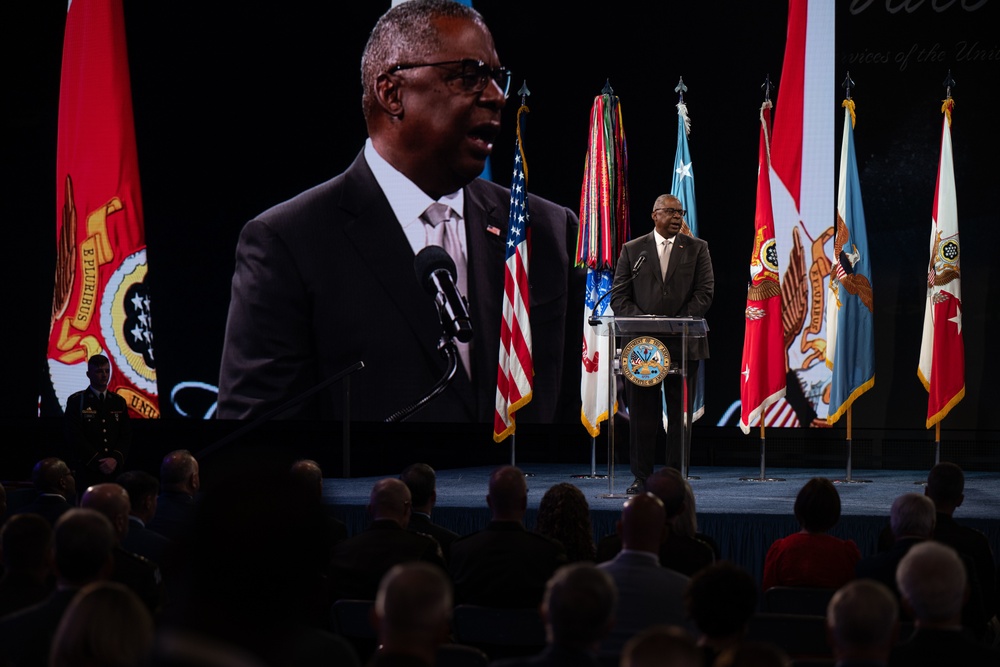 Six Medal of Honor Recipients Inducted into Pentagon Hall of Heroes