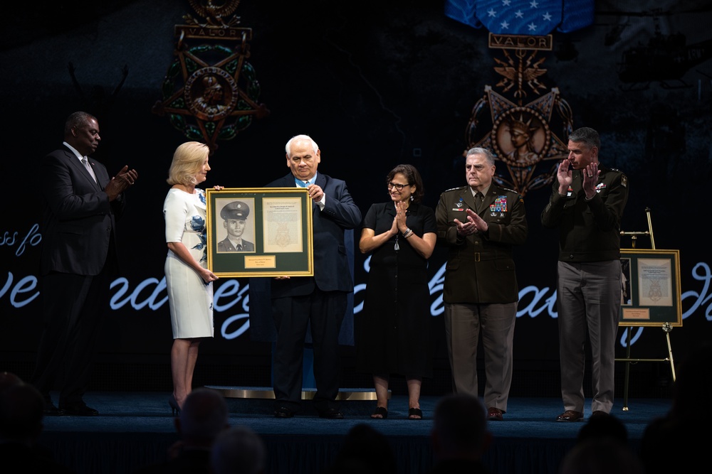 Six Medal of Honor Recipients Inducted into Pentagon Hall of Heroes