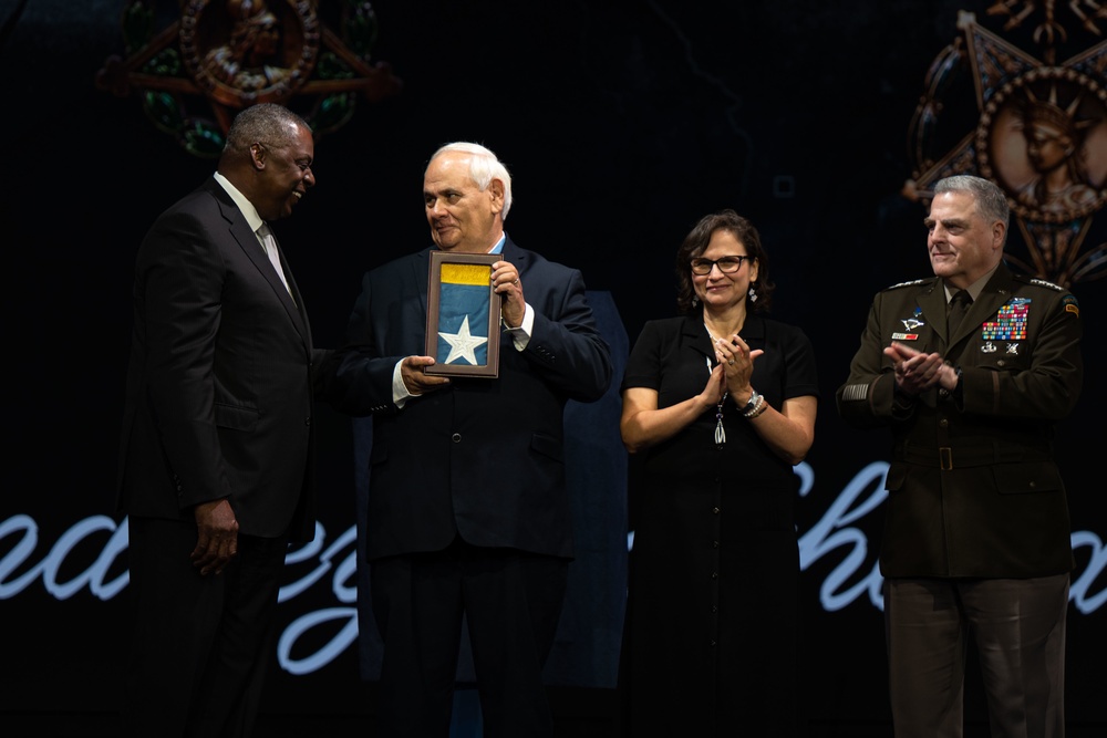 Six Medal of Honor Recipients Inducted into Pentagon Hall of Heroes