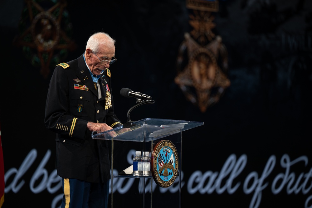 Six Medal of Honor Recipients Inducted into Pentagon Hall of Heroes