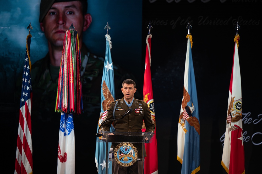 Six Medal of Honor Recipients Inducted into Pentagon Hall of Heroes