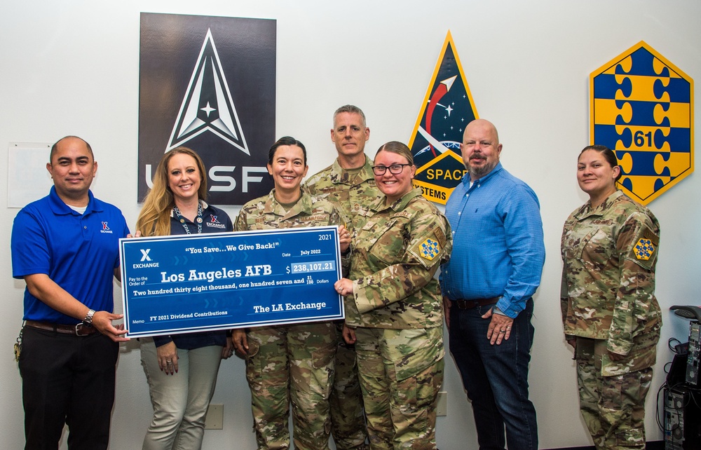 AAFES Presents Check to MWR