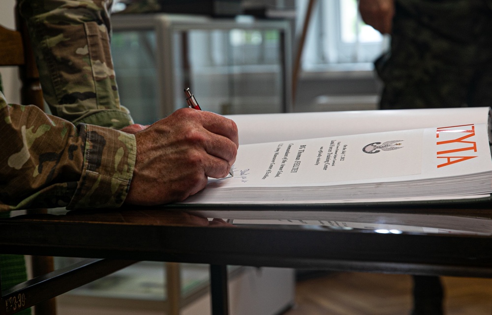Brig. Gen. Feltey visits the Land Forces Training Center