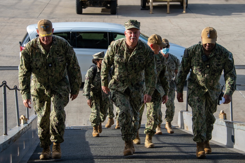 Medical Experts Exchange Information aboard USS Essex