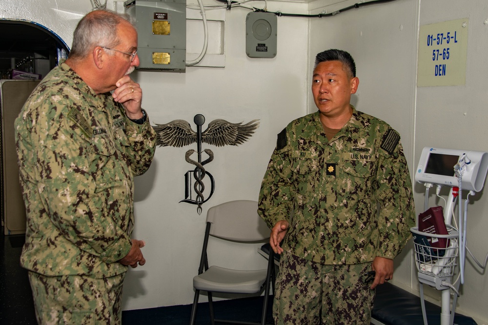 Medical Experts Exchange Information aboard USS Essex