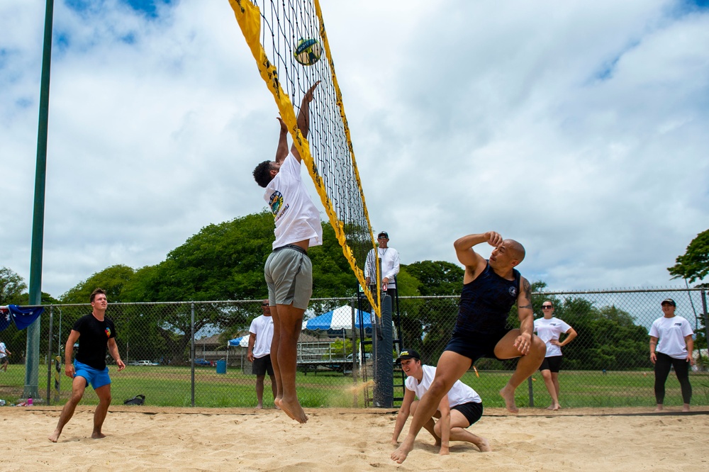 USS Essex competes in volleyball tournament during RIMPAC 2022