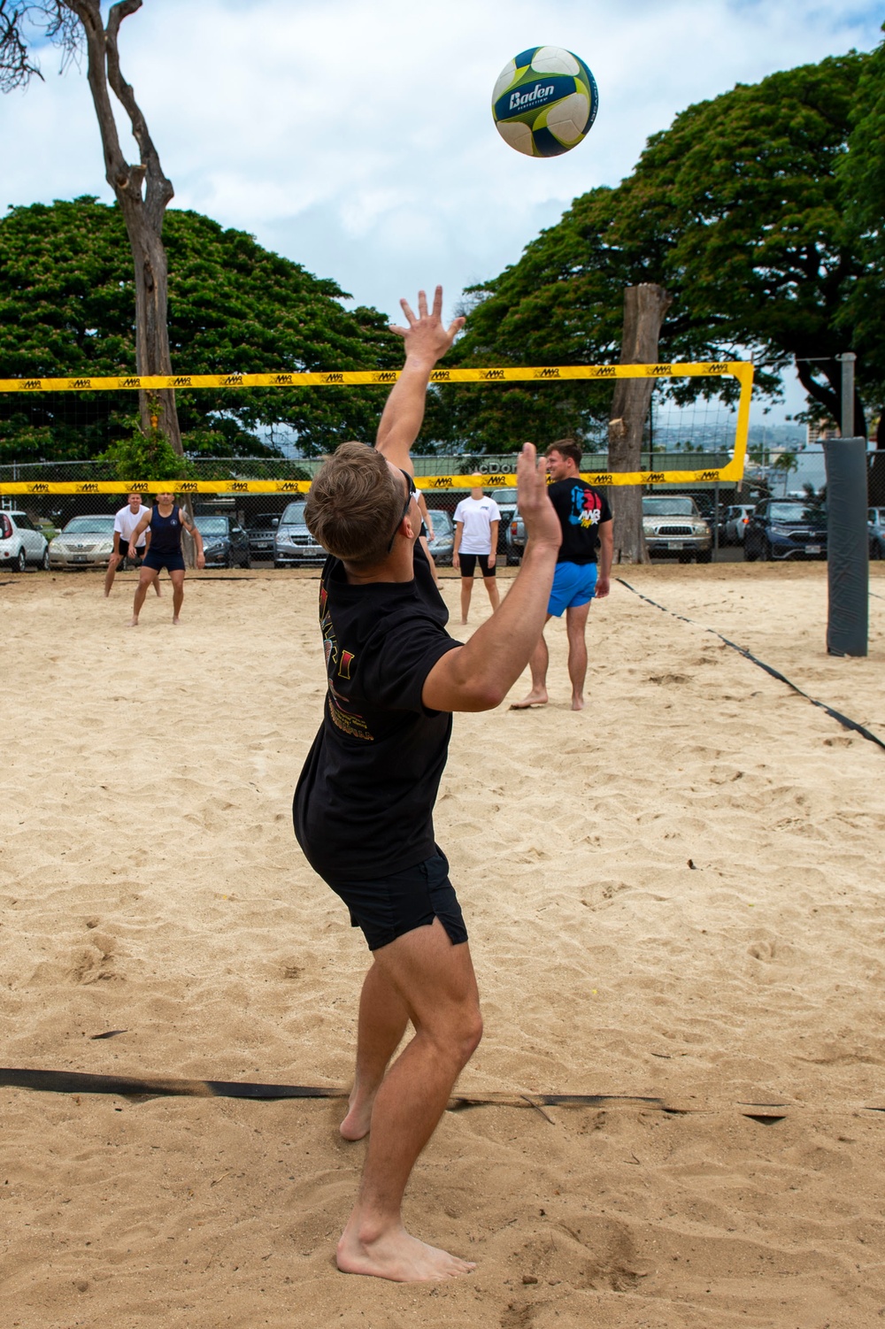 USS Essex competes in volleyball tournament during RIMPAC 2022