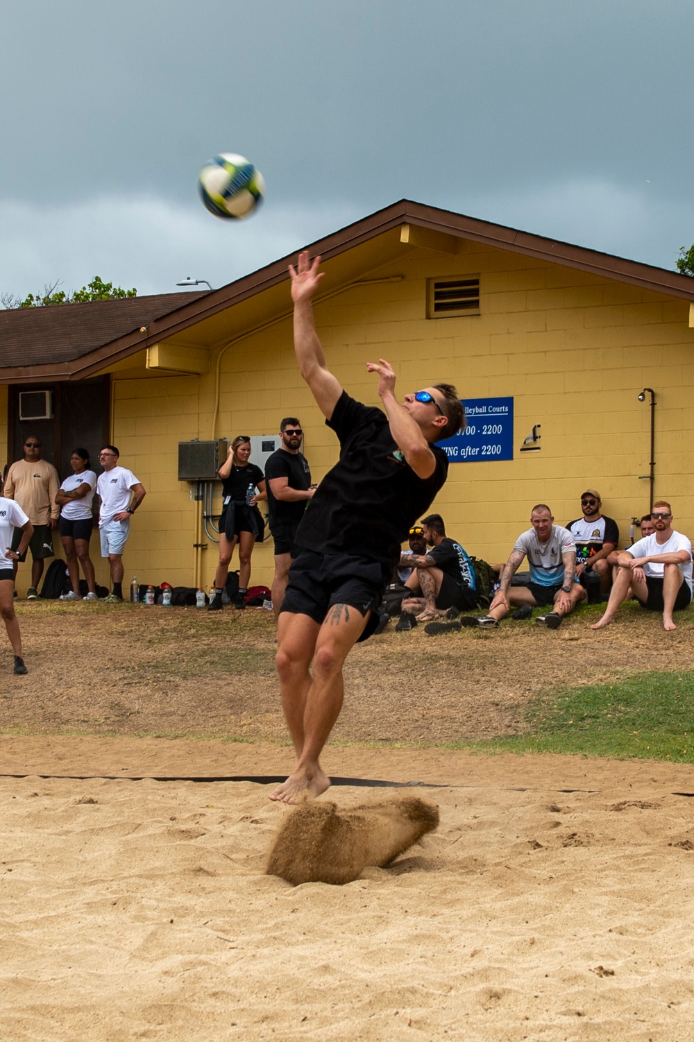 USS Essex competes in volleyball tournament during RIMPAC 2022