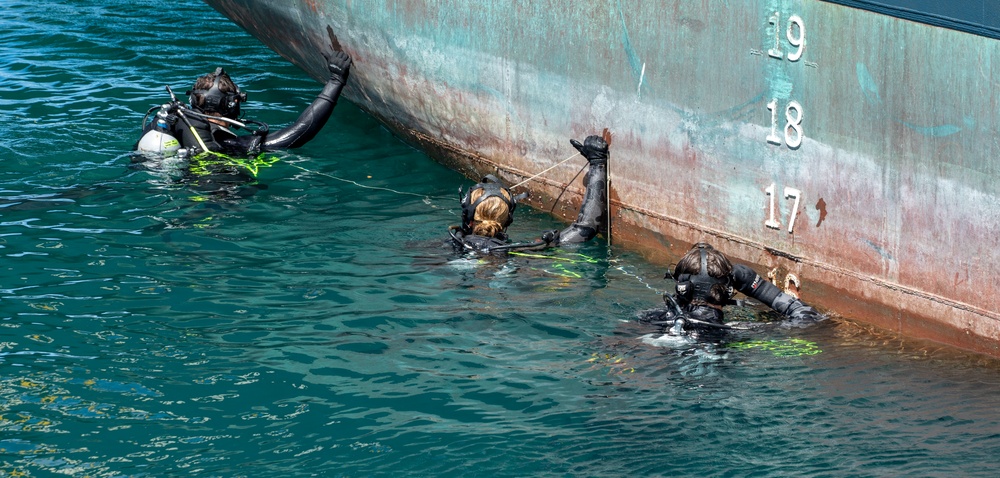 RIMPAC 2022: Australian Navy Conducts Dive Training