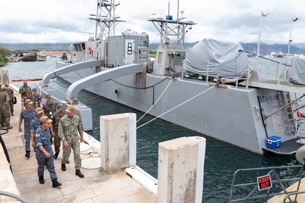 ROKN tours USV Sea Hawk during RIMPAC 2022