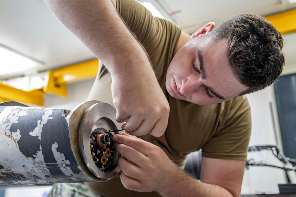 Periscope Maintenance aboard Emory S Land