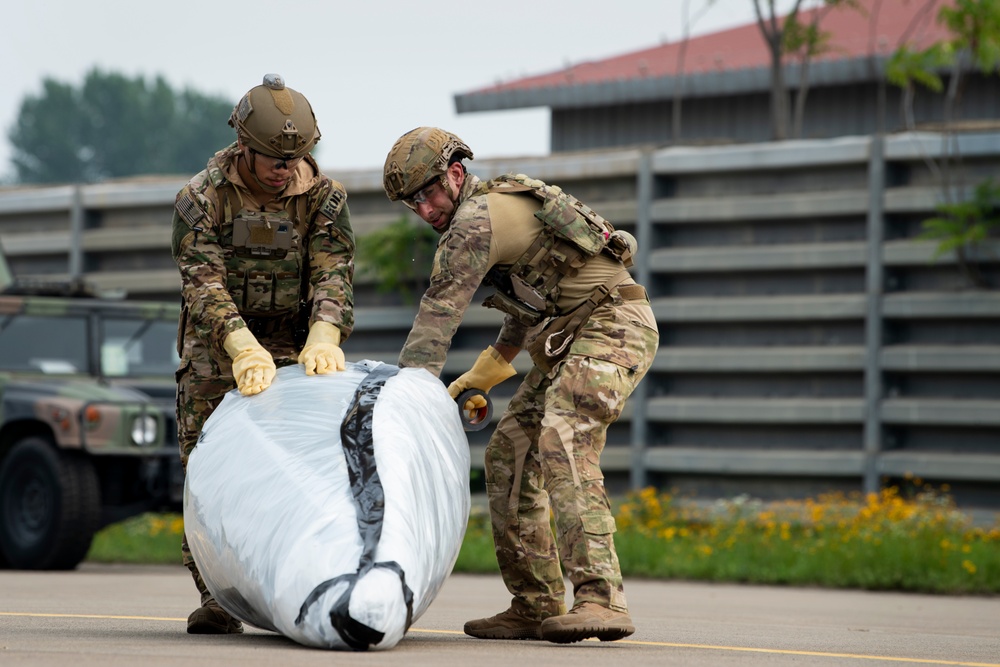 Misawa EOD members conduct bilateral training with ROKAF