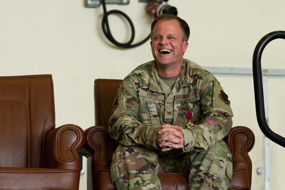 694th ISRG changes command