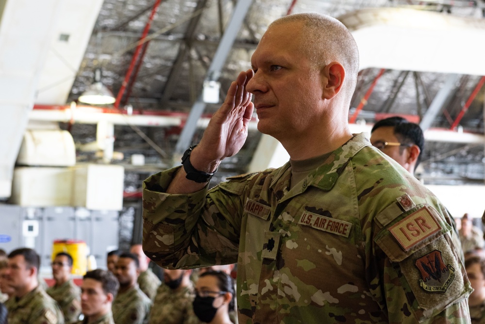 694th ISRG changes command