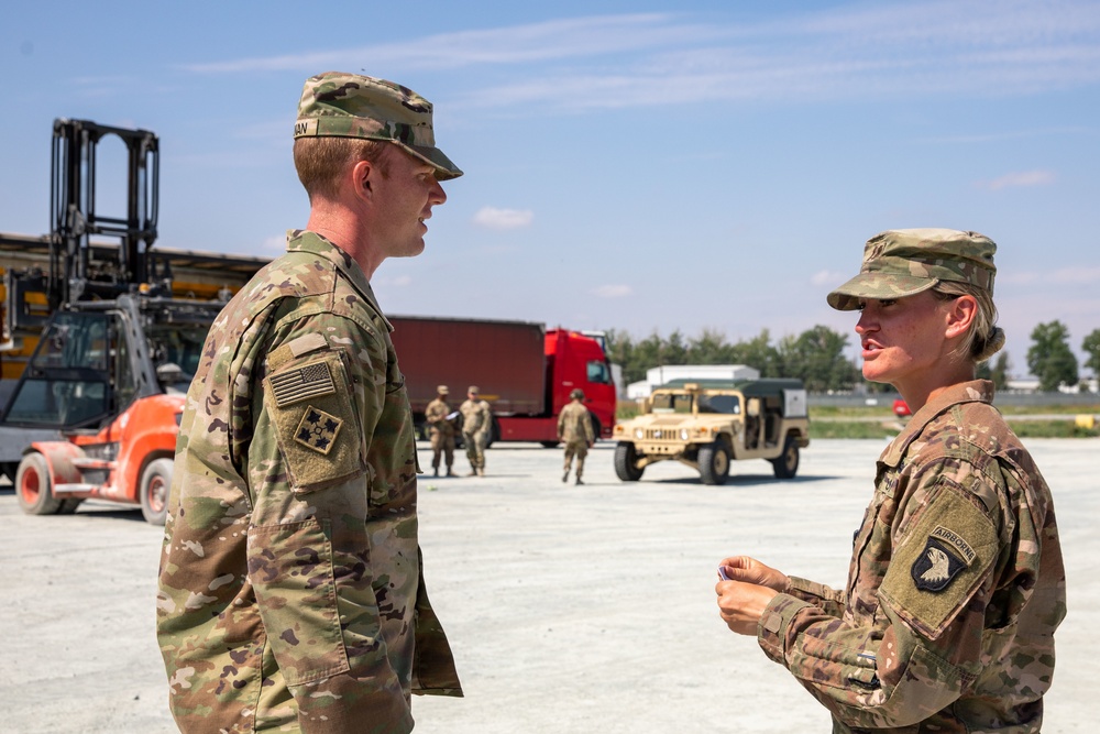 101st Equipment Download at Mihail Kogălniceanu Air Base, Romania