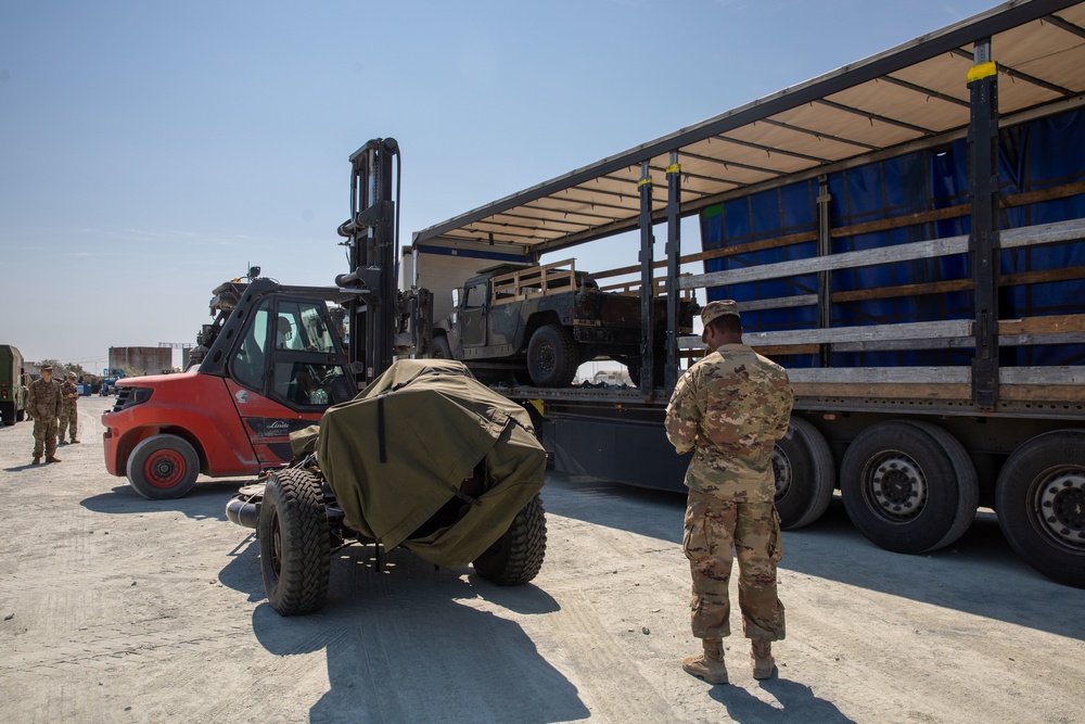 101st Equipment Download at Mihail Kogălniceanu Air Base, Romania