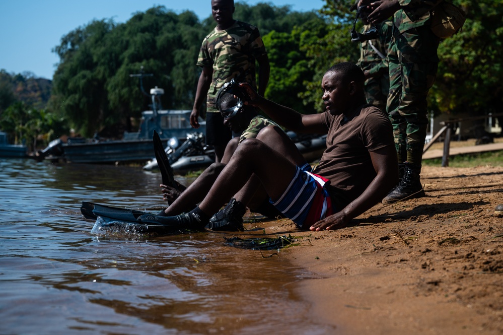 Malawian Maritime Force train with U.S. Special Forces