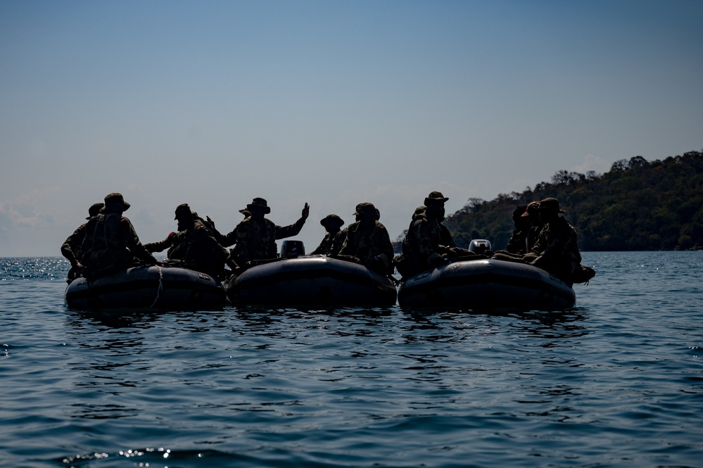 Malawian Maritime Force train with U.S. Special Forces