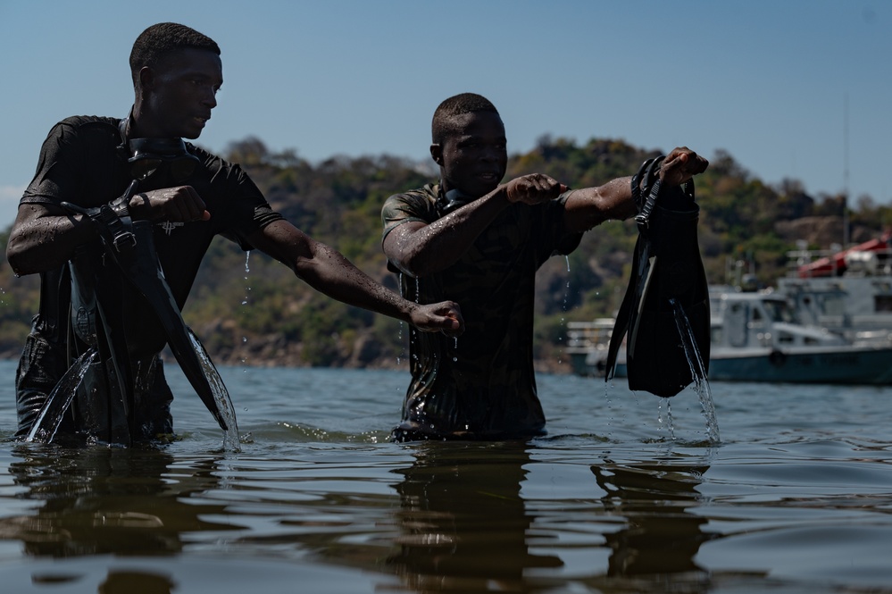 Malawian Maritime Force train with U.S. Special Forces