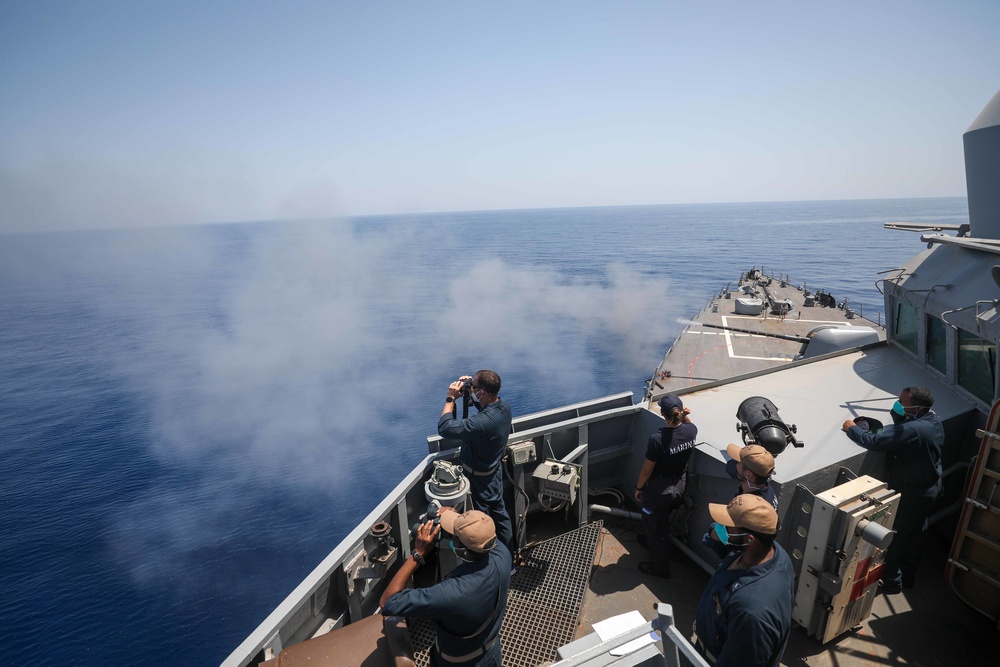 USS Cole conducts 5-inch gun shoot