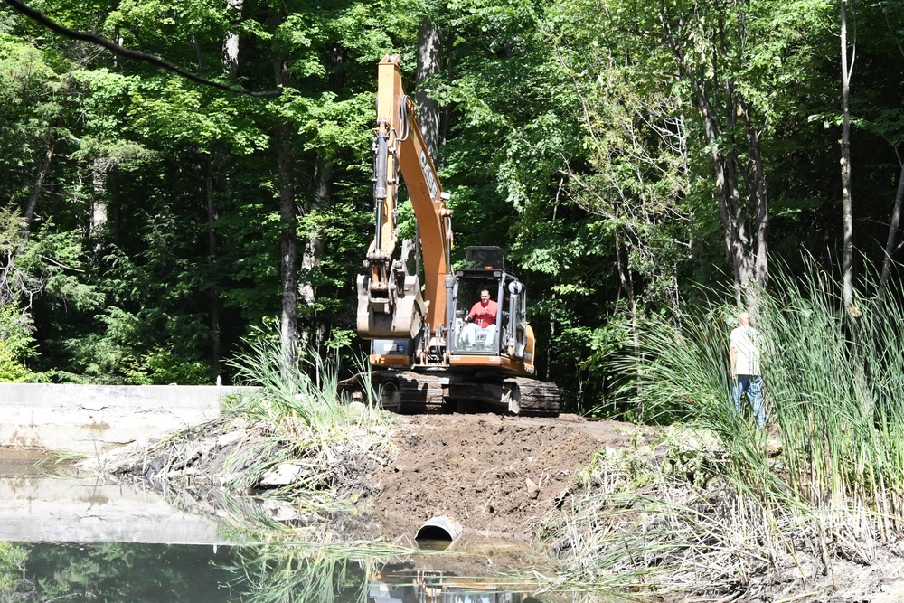 Fort Drum PW team rebuilds dam in the Historic LeRay Mansion District