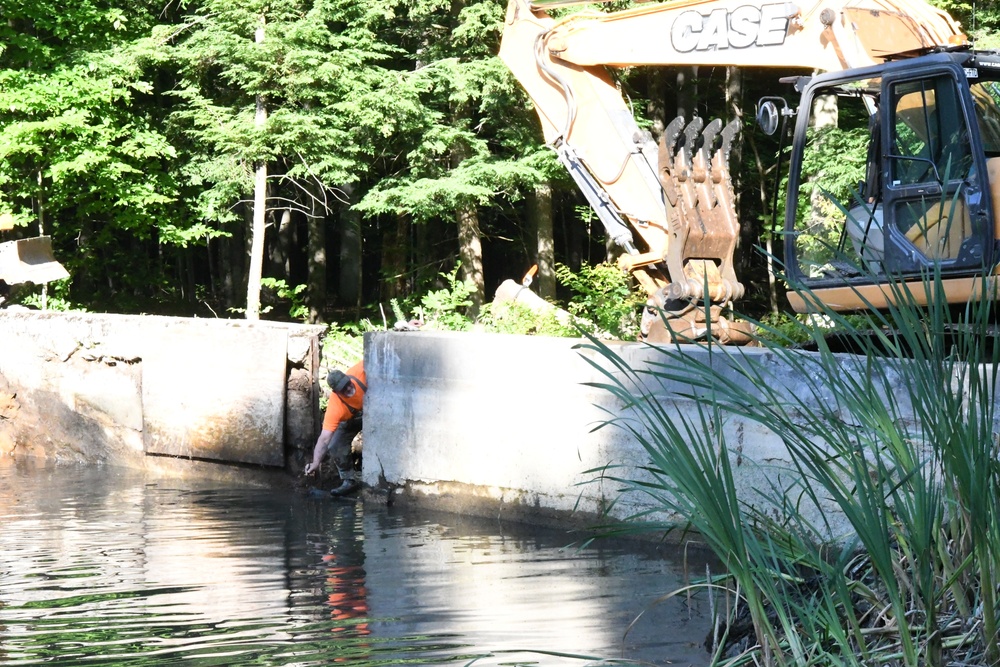 Fort Drum PW team rebuilds dam in the Historic LeRay Mansion District