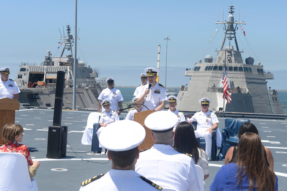 USS Mobile (LCS 26) Blue Crew Holds Change of Command Ceremony