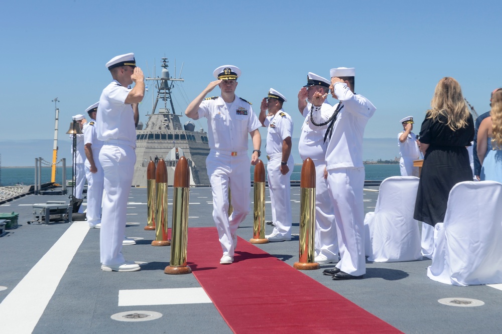 USS Mobile (LCS 26) Blue Crew Holds Change of Command Ceremony