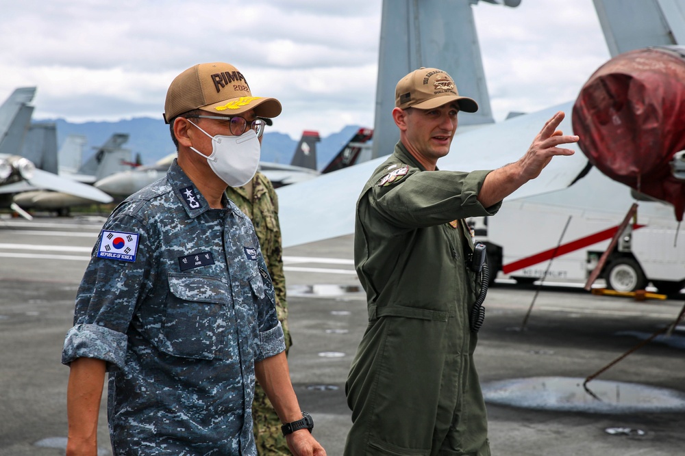 Abraham Lincoln holds a ship tour with ROK during RIMPAC 2022