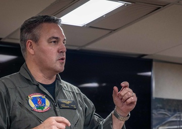 PHIBRON 6 Commodore addresses Sailors aboard USS Arlington