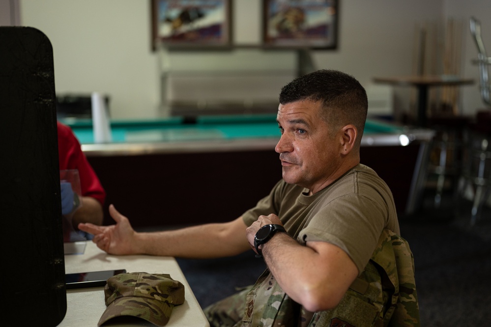 Indiana command chief donates blood at Fort Wayne drive