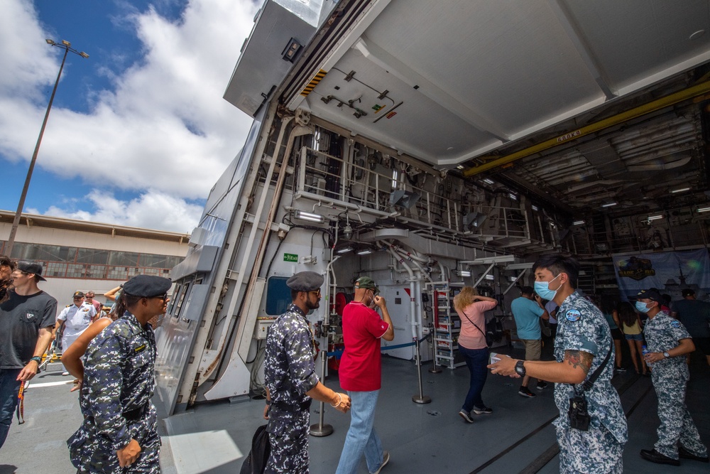 DVIDS Images RIMPAC 2022 participants host open ship tour day