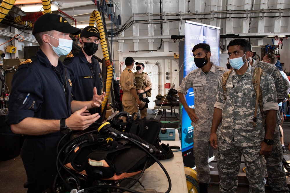 HMCS Winnipeg Open Ship Day during RIMPAC 2022
