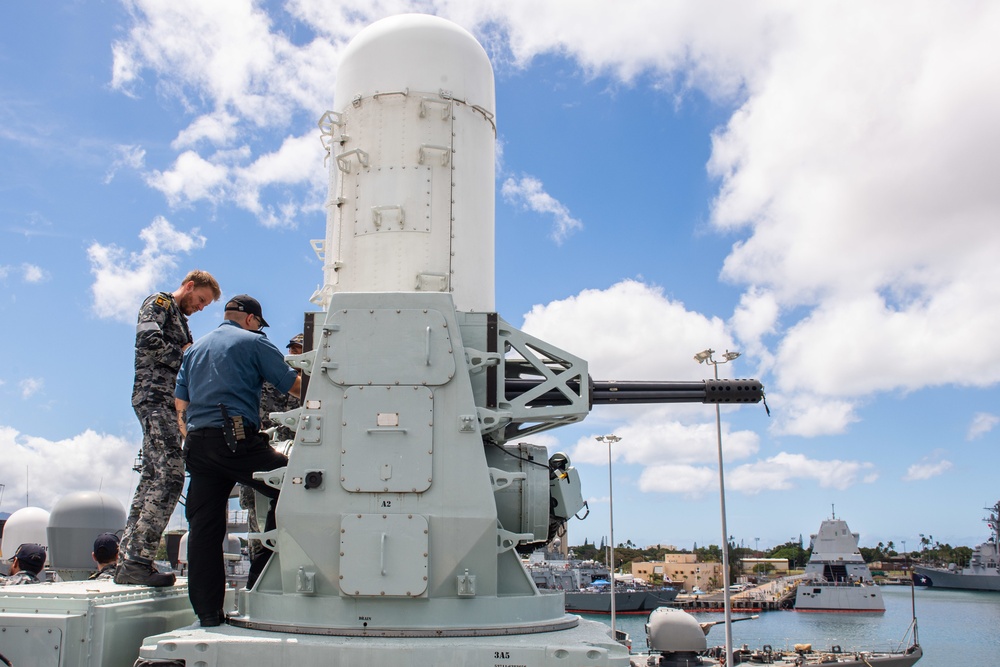 HMCS Vancouver sailors host Royal Australian Navy sailors on board during RIMPAC 2022