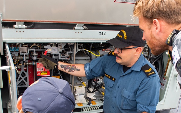 HMCS Vancouver sailors share CIWS experience with Australian sailors on HMAS Supply