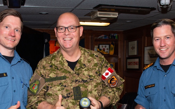 Commander CJOC visits HMCS Vancouver during RIMPAC 2022