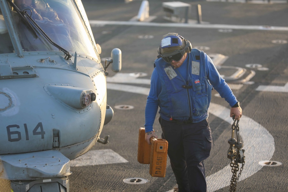 USS Cole Conducts Flight Quarters