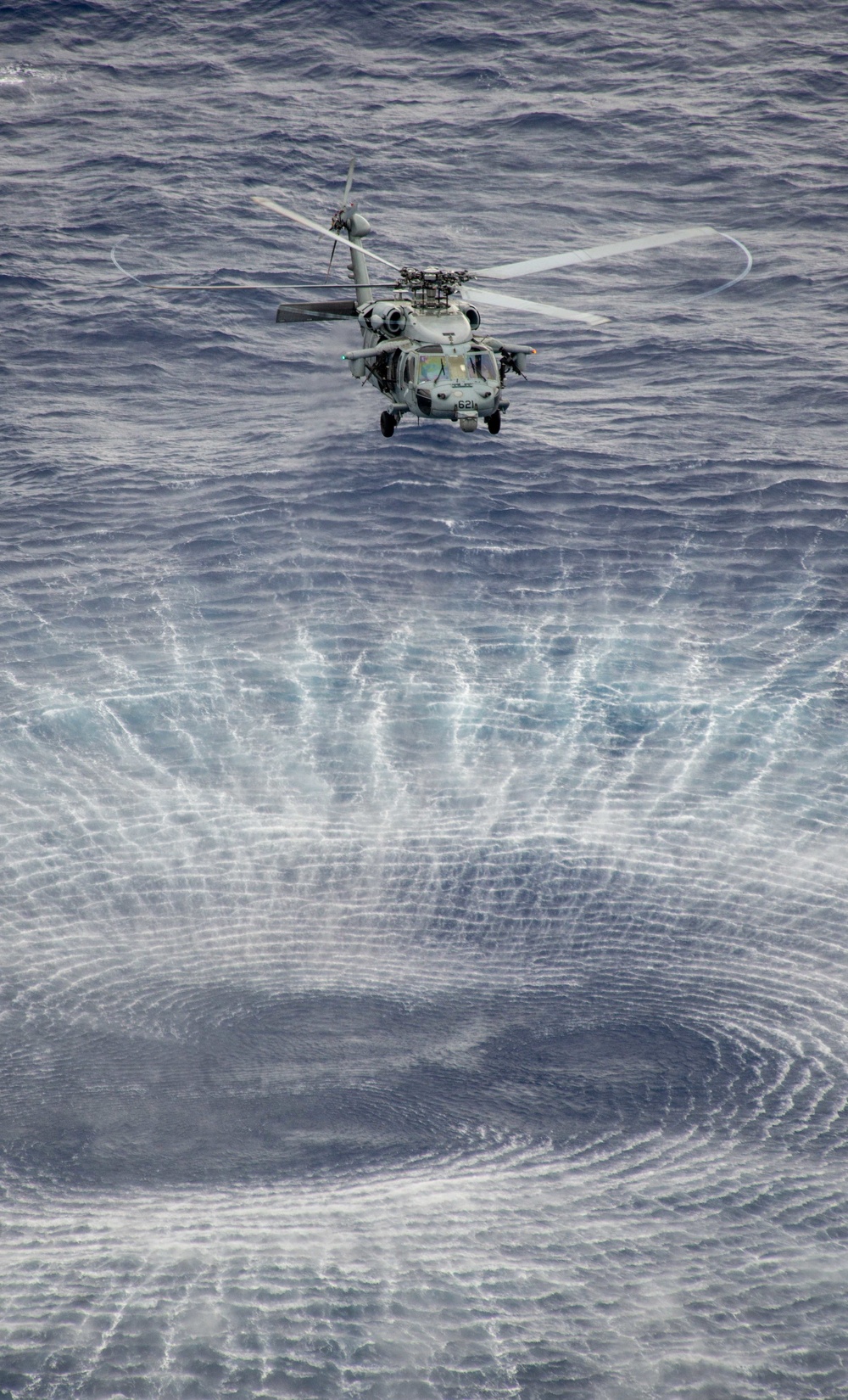 USS Ronald Reagan (CVN 76) conducts mine disposal exercises with Explosive Ordnance Disposal Mobile Unit (EODMU) 5
