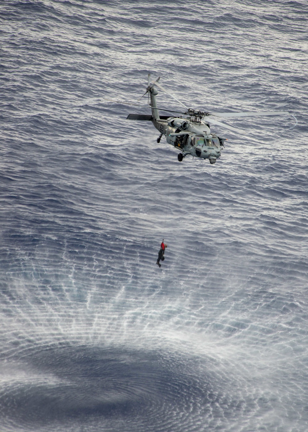 USS Ronald Reagan (CVN 76) conducts mine disposal exercises with Explosive Ordnance Disposal Mobile Unit (EODMU) 5