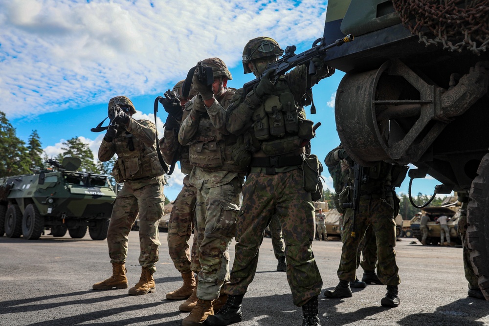 DVIDS - Images - Finnish Train Infantry Tactics To 4-10 Cav Scouts ...