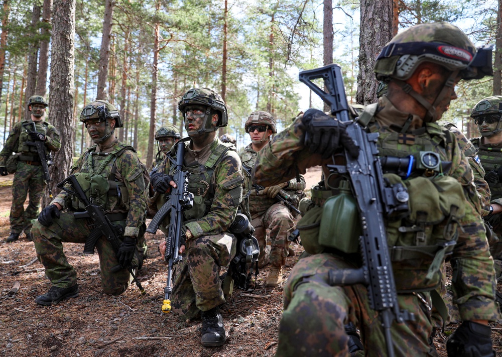 DVIDS - Images - Finnish Train Infantry Tactics To 4-10 Cav Scouts ...