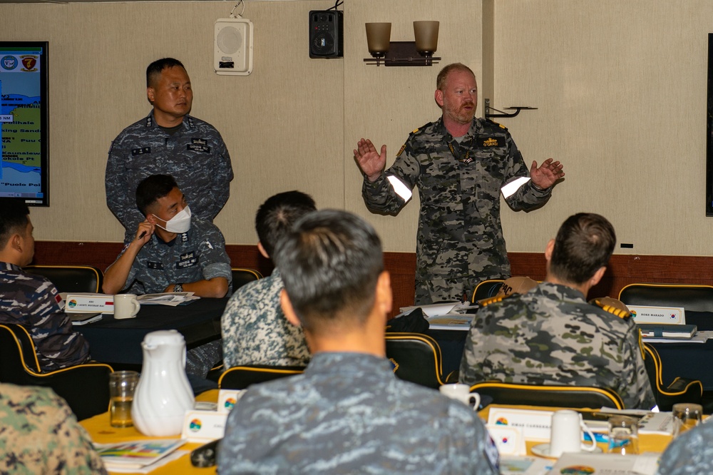 CFMCC Visits CTF 176 Leadership During RIMPAC