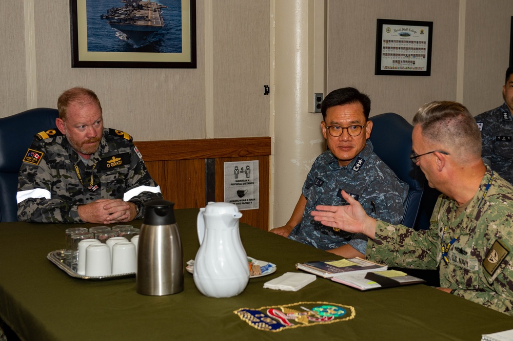 CCTF/CFMCC Visits CTF 176 Leadership During RIMPAC