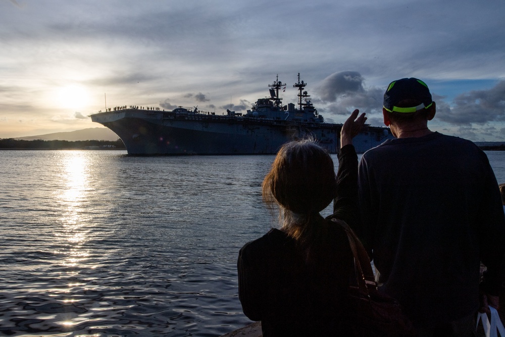 USS Essex Departs Pearl Harbor