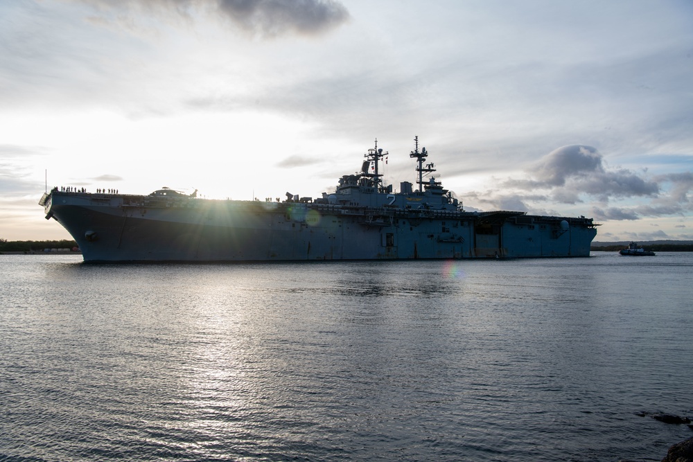 USS Essex Departs Pearl Harbor