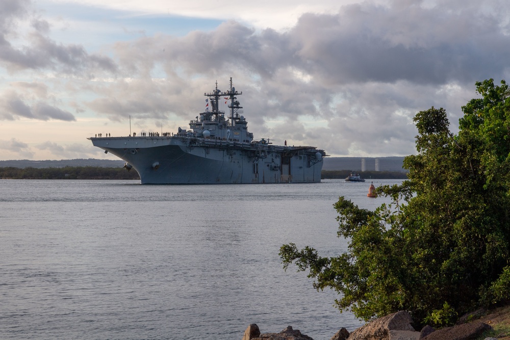 USS Essex Departs Pearl Harbor