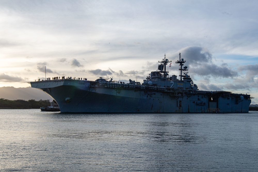 USS Essex Departs Pearl Harbor